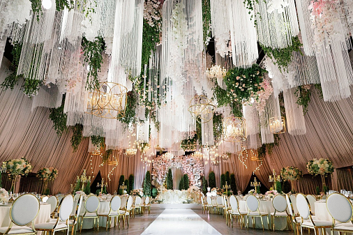 Світловий декор та прикраси для весілля: Магія ідеального освітлення